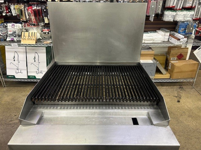 Southbend P32A-CC Platinum Heavy Duty Range 32"W Manual Charbroiler And Convection Oven - 125,000 BTU (USED)