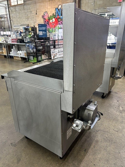 Southbend P32A-CC Platinum Heavy Duty Range 32"W Manual Charbroiler And Convection Oven - 125,000 BTU (USED)