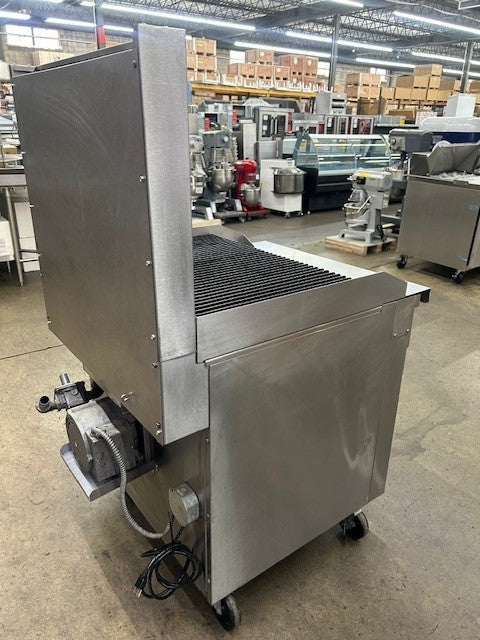 Southbend P32A-CC Platinum Heavy Duty Range 32"W Manual Charbroiler And Convection Oven - 125,000 BTU (USED)