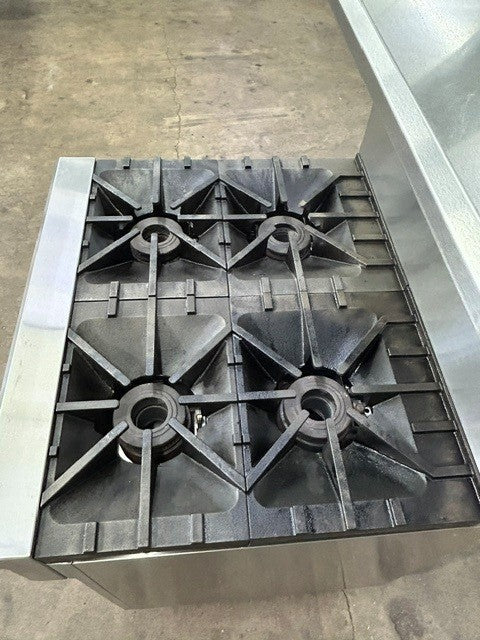 SOUTHBEND 4367D 36" Natural Gas 4 Pyromax Burner Ultimate Restaurant Range with Standard Oven (USED UNIT)