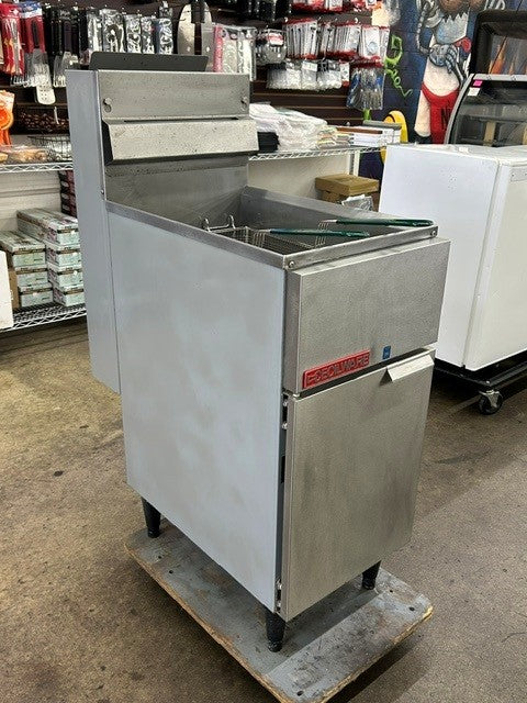 Cecilware FMP-40 4 Burner Natural Gas Floor Model Fryer (USED UNIT)