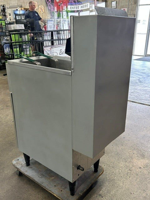 Cecilware FMP-40 4 Burner Natural Gas Floor Model Fryer (USED UNIT)