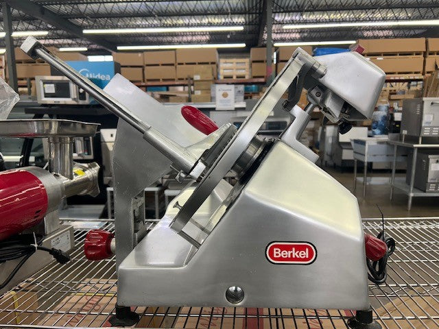 Berkel 829A 14", 1/2 HP Manual Gravity Feed Slicer - USED UNIT!
