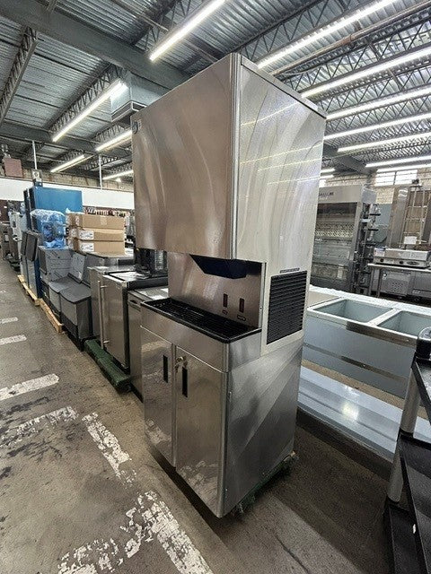 Hoshizaki DCM-500BAH 618lbs. Ice Machine/Water Dispenser With Stand (USED UNIT)