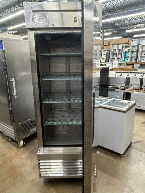 Dukers D28F  27-1/2"W One Door Stainless Steel Bottom Mount Reach In Freezer - 17.79 Cu. (USED UNIT)