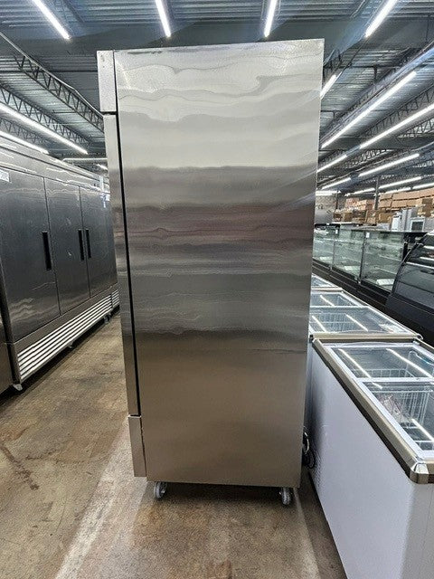Dukers D28F  27-1/2"W One Door Stainless Steel Bottom Mount Reach In Freezer - 17.79 Cu. (USED UNIT)