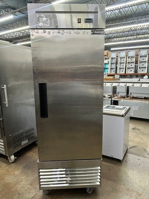 Dukers D28F  27-1/2"W One Door Stainless Steel Bottom Mount Reach In Freezer - 17.79 Cu. (USED UNIT)