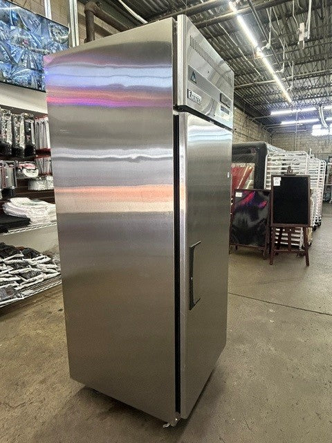 Everest ESR1 Reach-in Single Solid Door Refrigerator (USED UNIT)