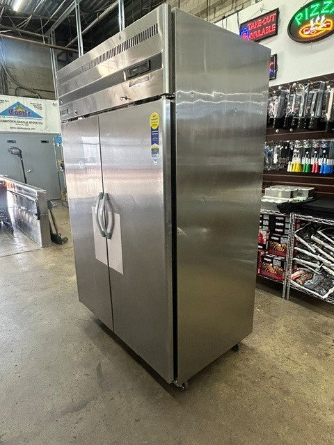 Everest ESR2 Dual Solid Door Upright Reach-In Refrigerator 49.34"  (USED UNIT)