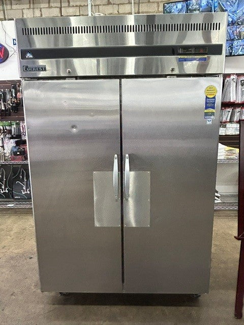 Everest ESR2 Dual Solid Door Upright Reach-In Refrigerator 49.34"  (USED UNIT)