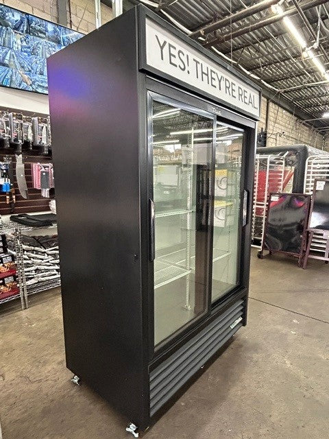 True Food Service GDM-45-HC-LD Sliding Glass Door Merchandiser Refrigerator - 115V 1PH - Black (USED UNIT)