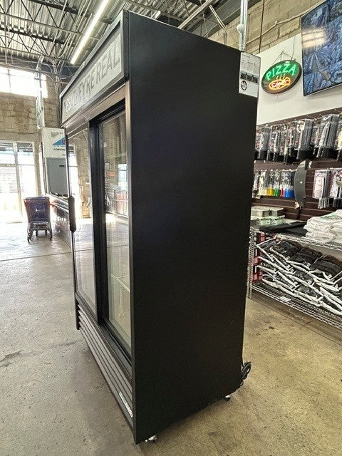 True Food Service GDM-45-HC-LD Sliding Glass Door Merchandiser Refrigerator - 115V 1PH - Black (USED UNIT)