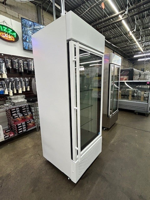True Food Service GDM-26-HC TLS01 Glass Door Merchandiser - 115V 1PH - WHITE (USED)