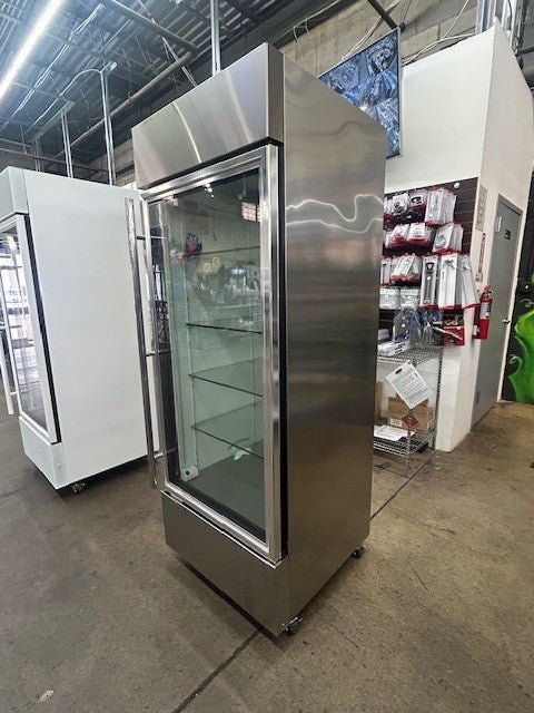 True Food Service GDM-26-HC TLS01 Glass Door Merchandiser - 115V 1PH - SILVER (USED)
