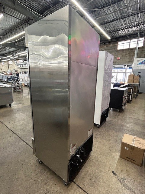 True Food Service GDM-26-HC TLS01 Glass Door Merchandiser - 115V 1PH - SILVER (USED)