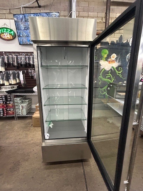 True Food Service GDM-26-HC TLS01 Glass Door Merchandiser - 115V 1PH - SILVER (USED)