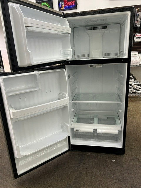 GE GTL17JBWARBS 16.6 Cu.Ft. CleanSteel Top-Freezer/Refrigerator (USED UNIT)