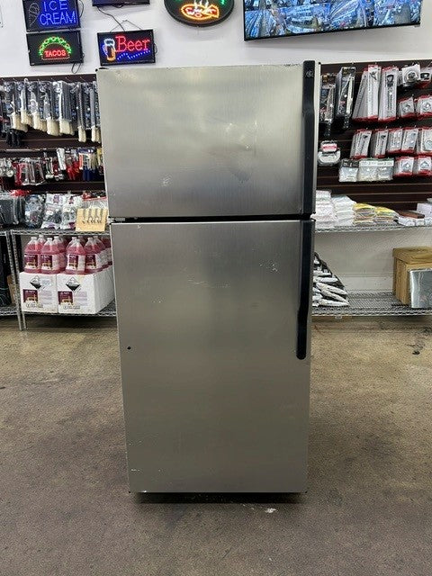 GE GTL17JBWARBS 16.6 Cu.Ft. CleanSteel Top-Freezer/Refrigerator (USED UNIT)