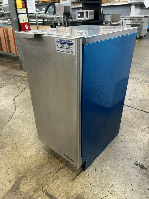 Hoshizaki AM-50BAE-AD 55lbs. Ice Maker With Built in Storage Bin (USED UNIT)