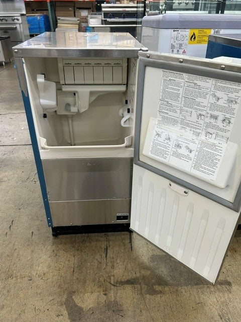 Hoshizaki AM-50BAE-AD 55lbs. Ice Maker With Built in Storage Bin (USED UNIT)