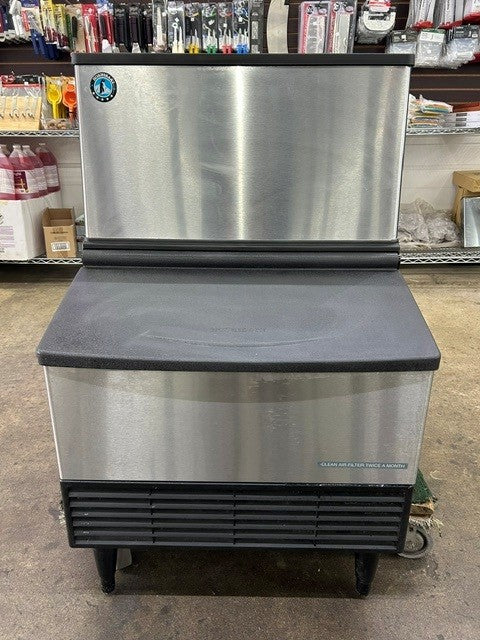 Hoshizaki KM-231BAJ 24"W 213lbs. Ice Machine (USED UNIT)