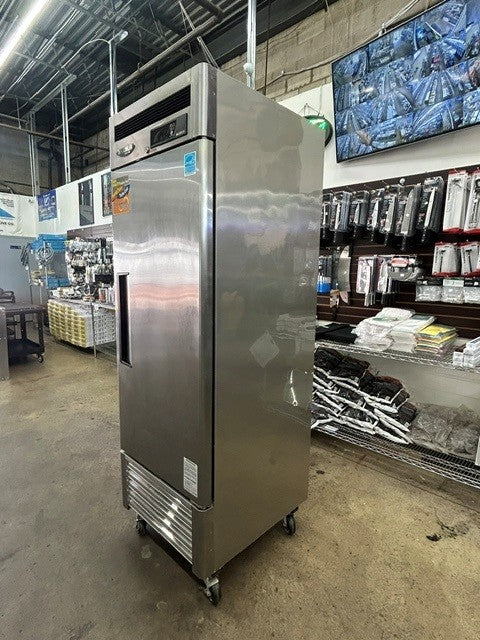 TURBO AIR TUR-MSR-23NM 27" Single Solid Door Refrigerator - 115V 1PH  (USED UNIT)
