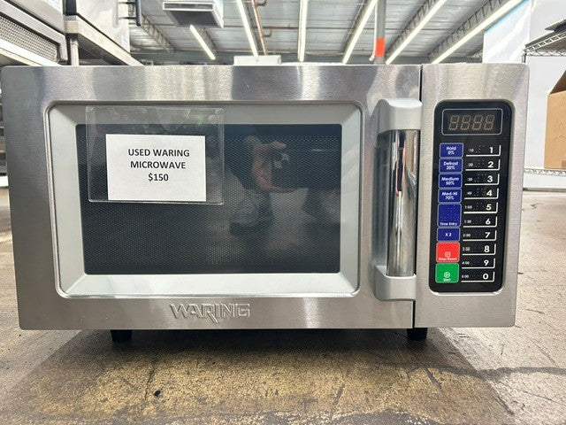 Waring WMO90 1000 Watt Commercial Microwave Oven with Push Button Controls - 0.9 Cu. Ft. Capacity (USED UNIT)
