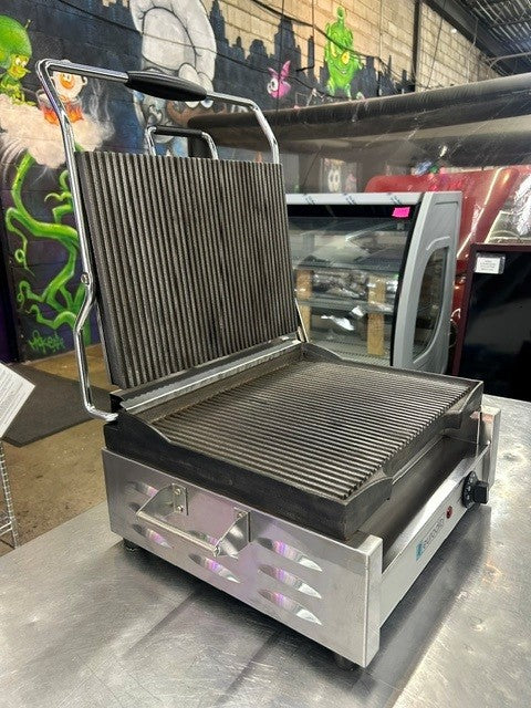 EURODIB SFE02345-120 Sandwich/Panini Grill Grooved Top and Grooved Bottom 120V  (USED UNIT)