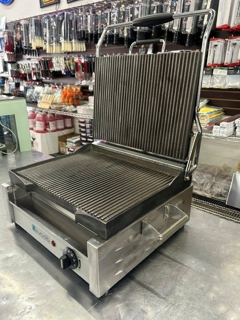EURODIB SFE02345-120 Sandwich/Panini Grill Grooved Top and Grooved Bottom 120V  (USED UNIT)