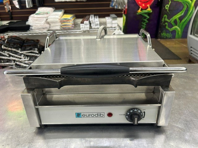EURODIB SFE02345-120 Sandwich/Panini Grill Grooved Top and Grooved Bottom 120V  (USED UNIT)