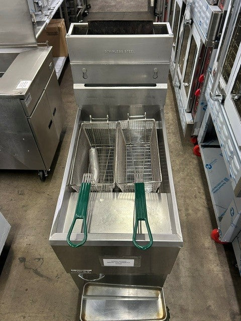 Pitco 40C+ 40 lb. Natural Gas Fryer - 105,000 BTU (USED UNIT)