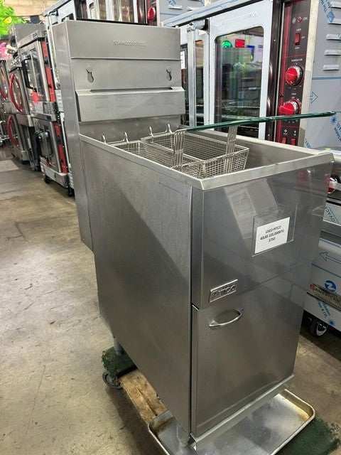 Pitco 40C+ 40 lb. Natural Gas Fryer - 105,000 BTU (USED UNIT)