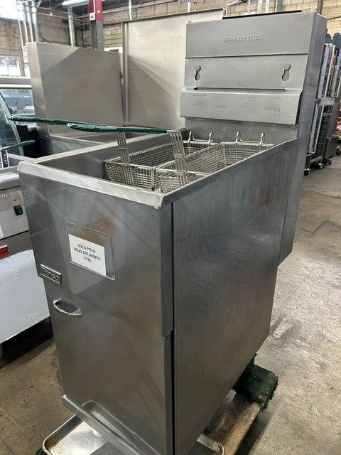 Pitco 40C+ 40 lb. Natural Gas Fryer - 105,000 BTU (USED UNIT)