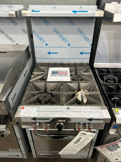 Southbend  S24E S-Series Restaurant Range 24"W 4 Burner Gas Range with One Space Saver Oven - 147,000 BTU (OUT OF BOX SPECIAL)