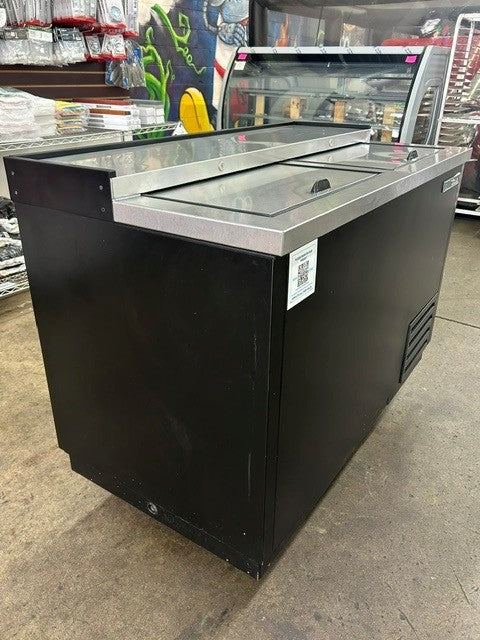 True Refrigeration TD-50-18-HC 49 1/2"W Horizontal Bottle Cooler - USED UNIT!