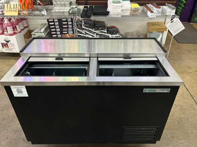 True Refrigeration TD-50-18-HC 49 1/2"W Horizontal Bottle Cooler - USED UNIT!