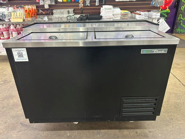 True Refrigeration TD-50-18-HC 49 1/2"W Horizontal Bottle Cooler - USED UNIT!