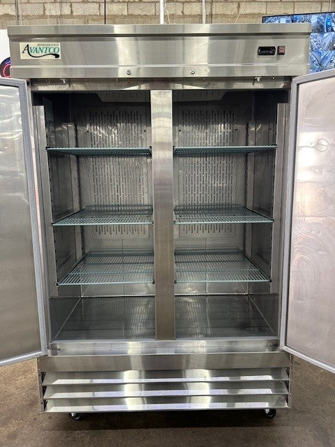 Avantco 178SS2RHC 2 Solid Door Refrigerator - 115V 1PH  (USED UNIT)