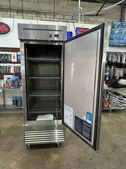 Dukers D28F  27-1/2"W One Door Stainless Steel Bottom Mount Reach In Freezer - 17.79 Cu. (SCRATCH & DENT)