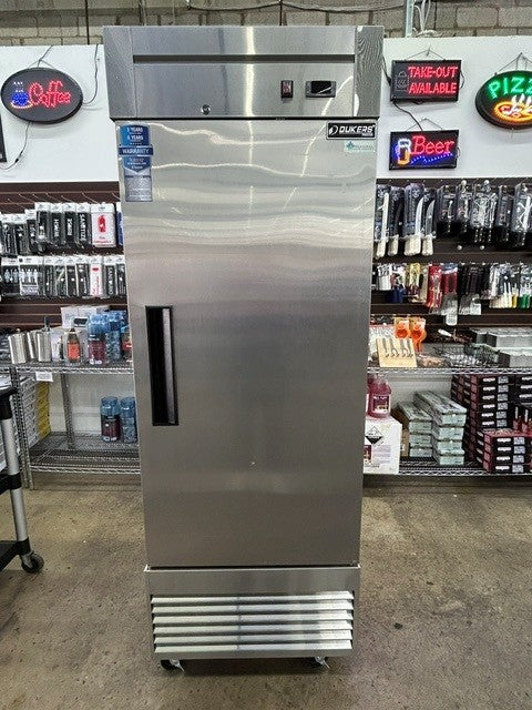 Dukers D28F  27-1/2"W One Door Stainless Steel Bottom Mount Reach In Freezer - 17.79 Cu. (SCRATCH & DENT)