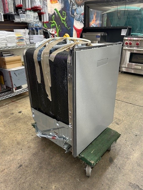 ASKO DBI663IS 24" Residential Built-In Dishwasher With 16 Place Settings, Stainless Steel, Integrated Handle (USED)