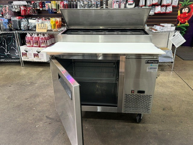 Dukers DPP44 44"W One Door Pizza Prep Refrigerator - 9.88 Cu. Ft. (USED UNIT)
