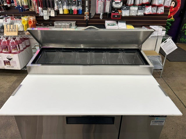 Dukers DPP44 44"W One Door Pizza Prep Refrigerator - 9.88 Cu. Ft. (USED UNIT)