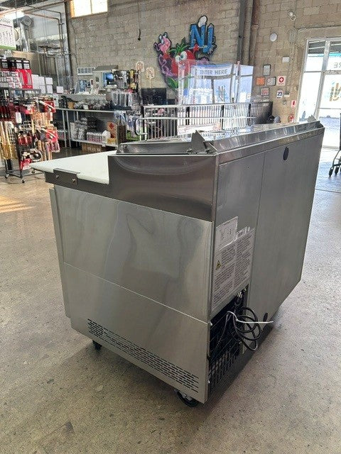 Dukers DPP44 44"W One Door Pizza Prep Refrigerator - 9.88 Cu. Ft. (USED UNIT)