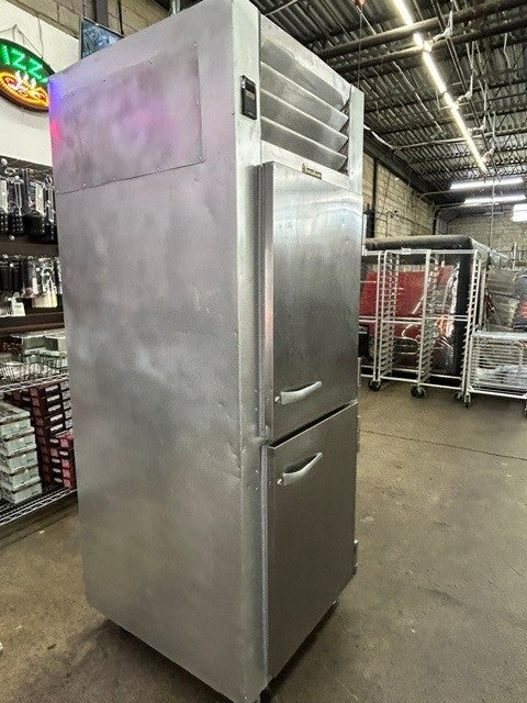 TRAULSEN G12000 Dual Door Reach-In Freezer - 115V 1PH (USED UNIT)