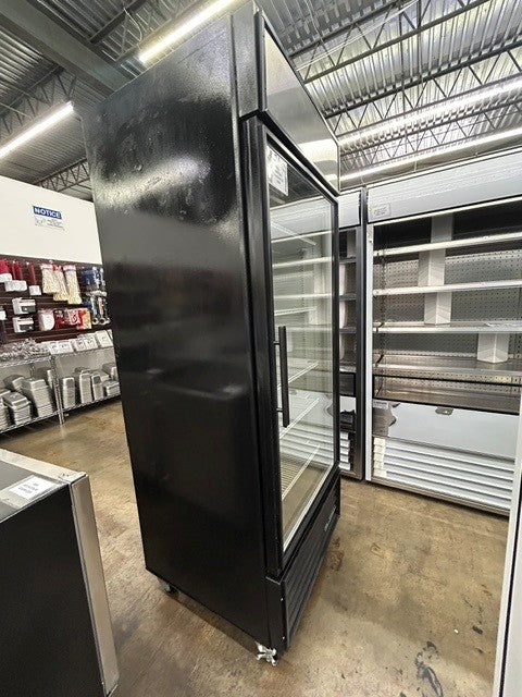 True Food Service GDM-26 Glass Door Merchandiser - 115V 1PH - Black (USED UNIT)