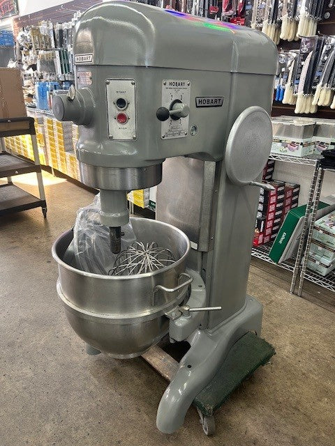 Hobart H-600 60 Quart Mixer Including Hook, Flat Beater, Whip and Bowl 208V 3 phase (USED)