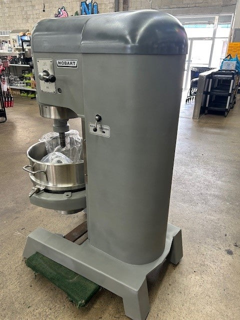 Hobart H-600T 60 Quart Mixer Including Hook, Flat Beater, Whip and Bowl 200V - 3 Phase With Auto Riser (USED)