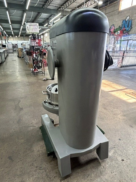Hobart H-600 60 Quart Mixer Including Hook, Flat Beater, Whip and Bowl 208V 1 phase (USED UNIT)