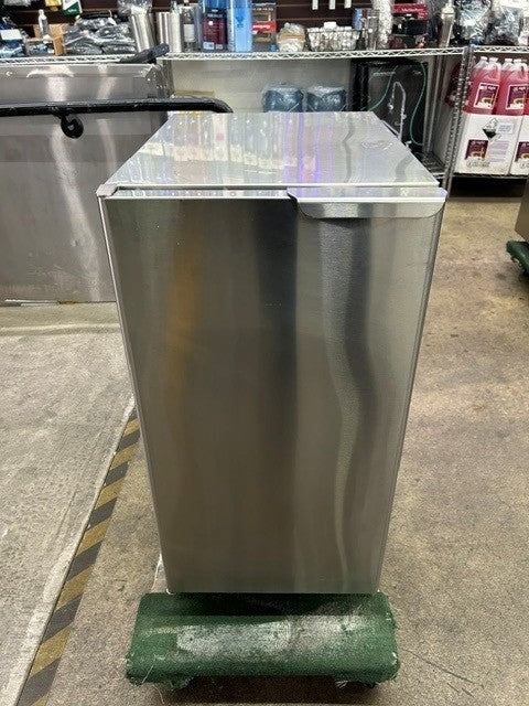 Hoshizaki AM-50BAE-AD 55lbs. Ice Maker With Built in Storage Bin (USED UNIT)